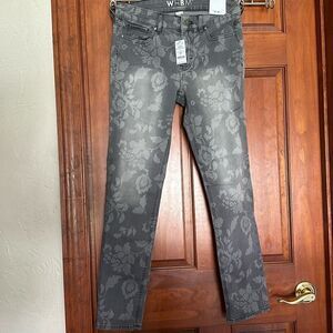 WHBM women’s black wash floral jeans.  Size 2 NWT midrise slim